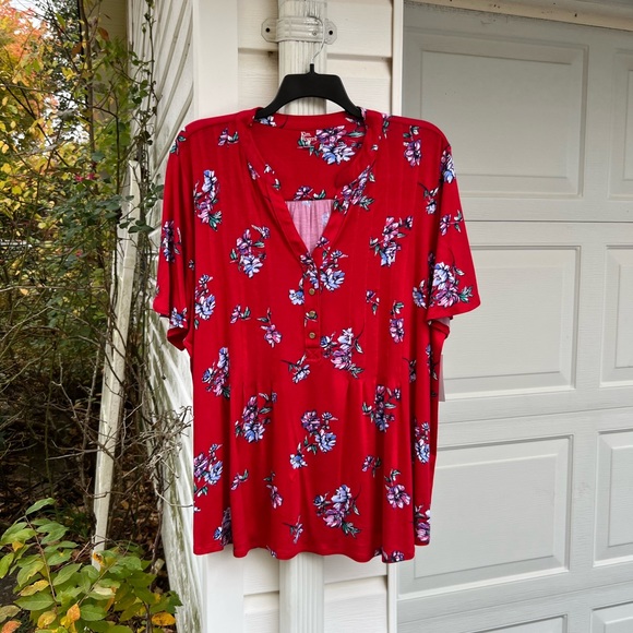Kim Rogers Tops - NWT Kim Rogers Pretty & Soft Red Floral Pleated Front Top 2X